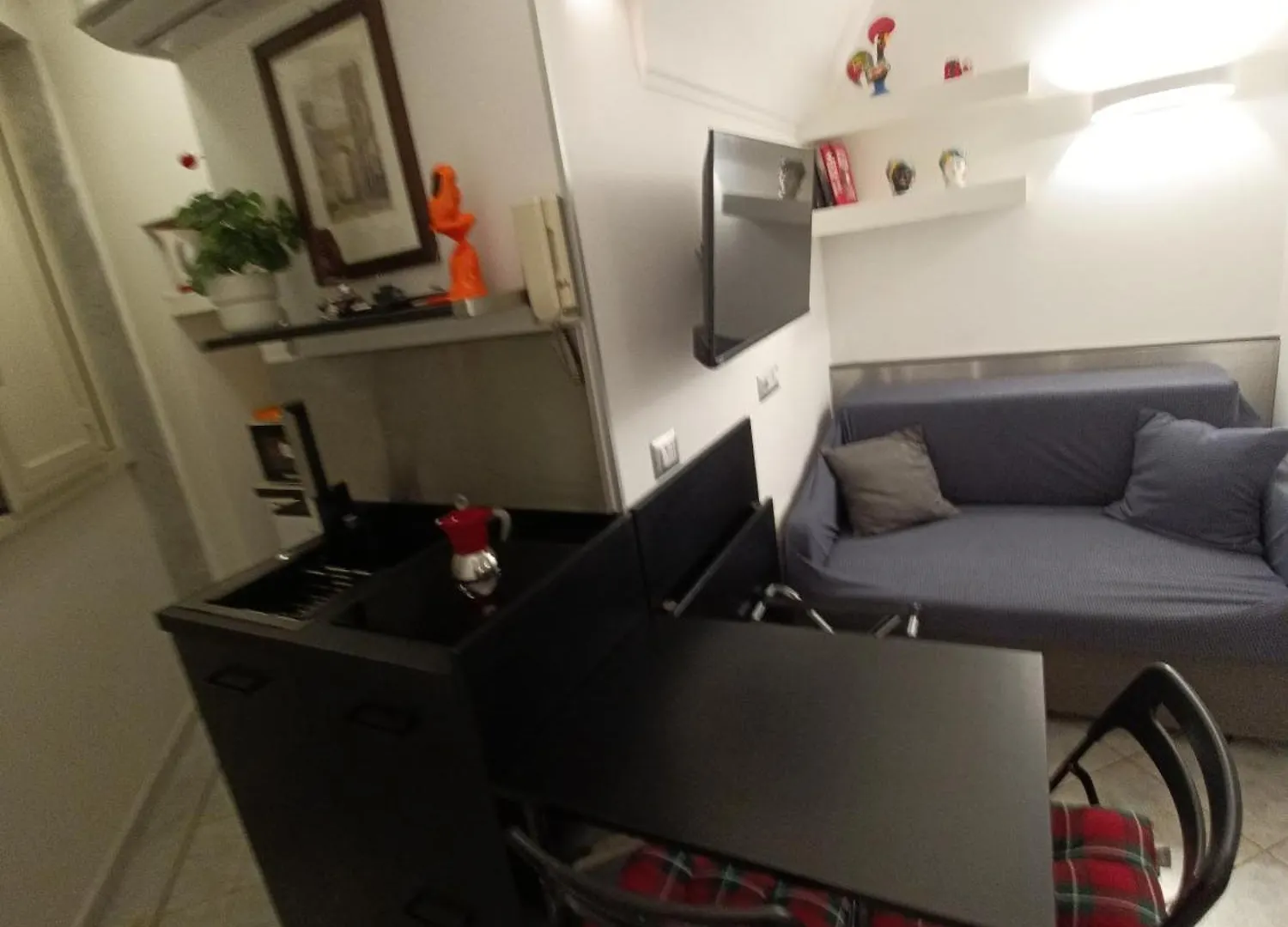 La Residenza Napoli Short Let Monolocale Standard Via Chiaia 82 Napoli Apartment  Naples